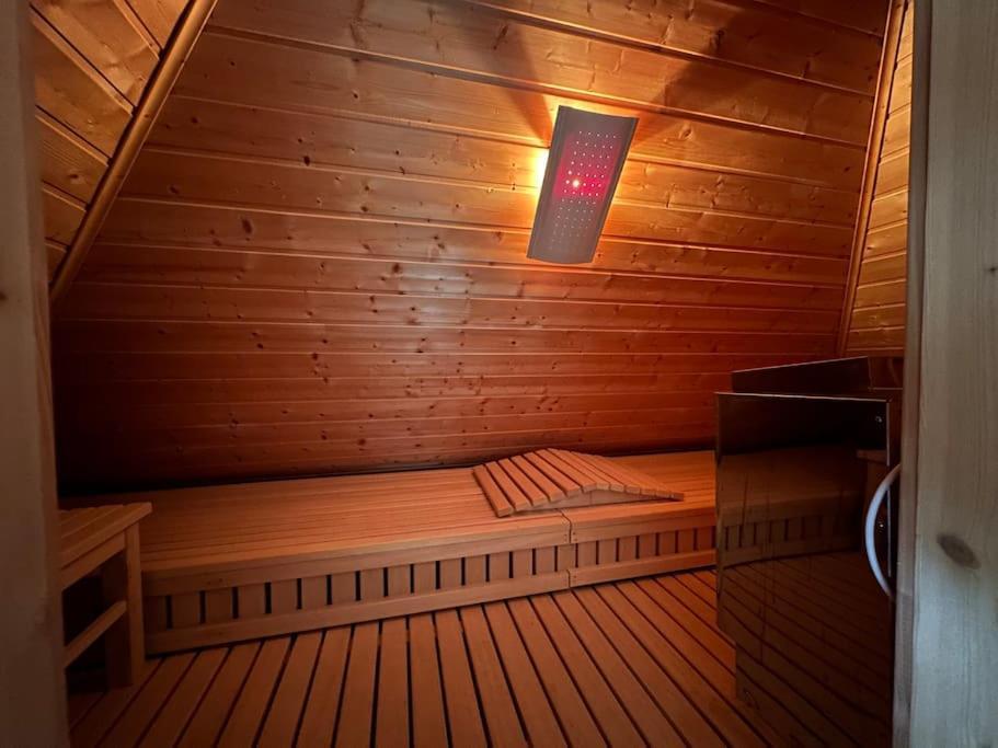 Panorama Penthouse In Wunderschoener Villa Касел Екстериор снимка