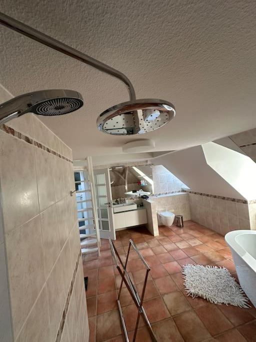 Panorama Penthouse In Wunderschoener Villa Касел Екстериор снимка